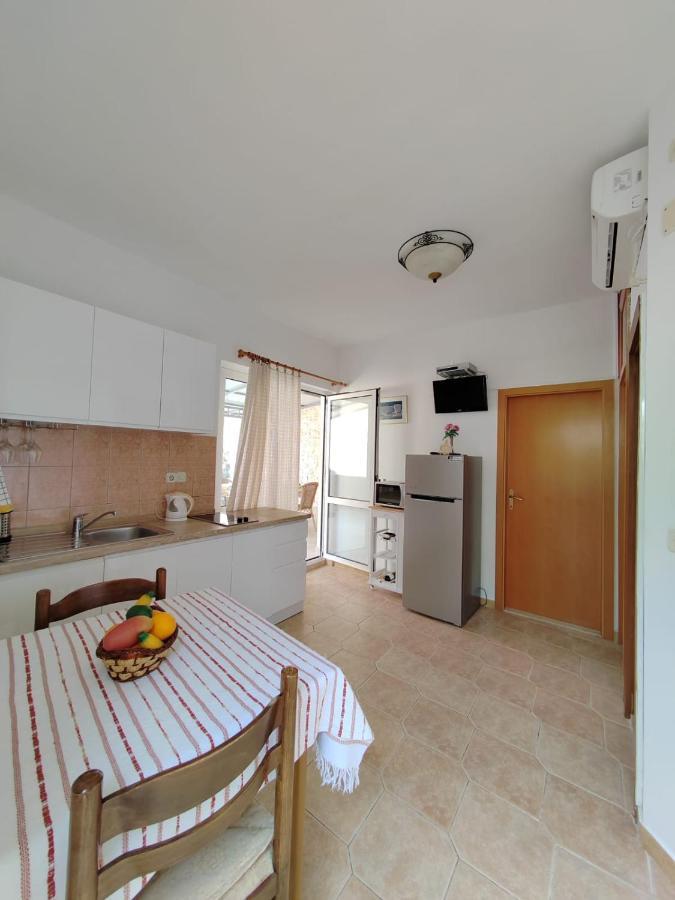 Apartments Turan Centrally Located With Free Parking Igrane Eksteriør billede