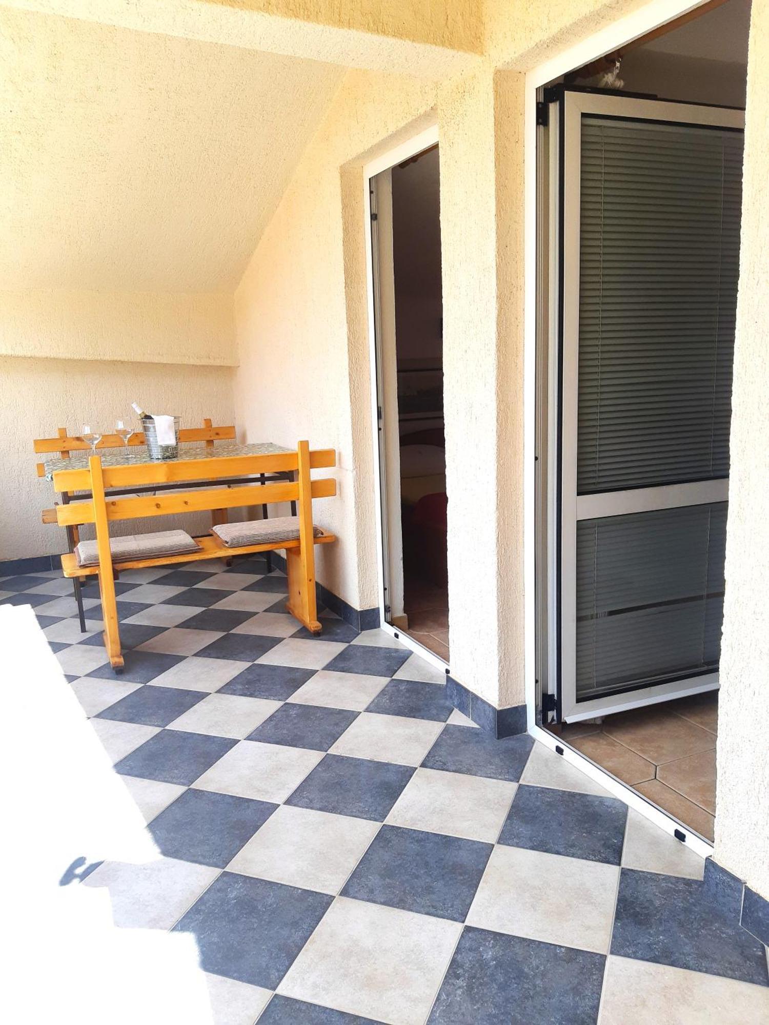 Apartments Turan Centrally Located With Free Parking Igrane Eksteriør billede