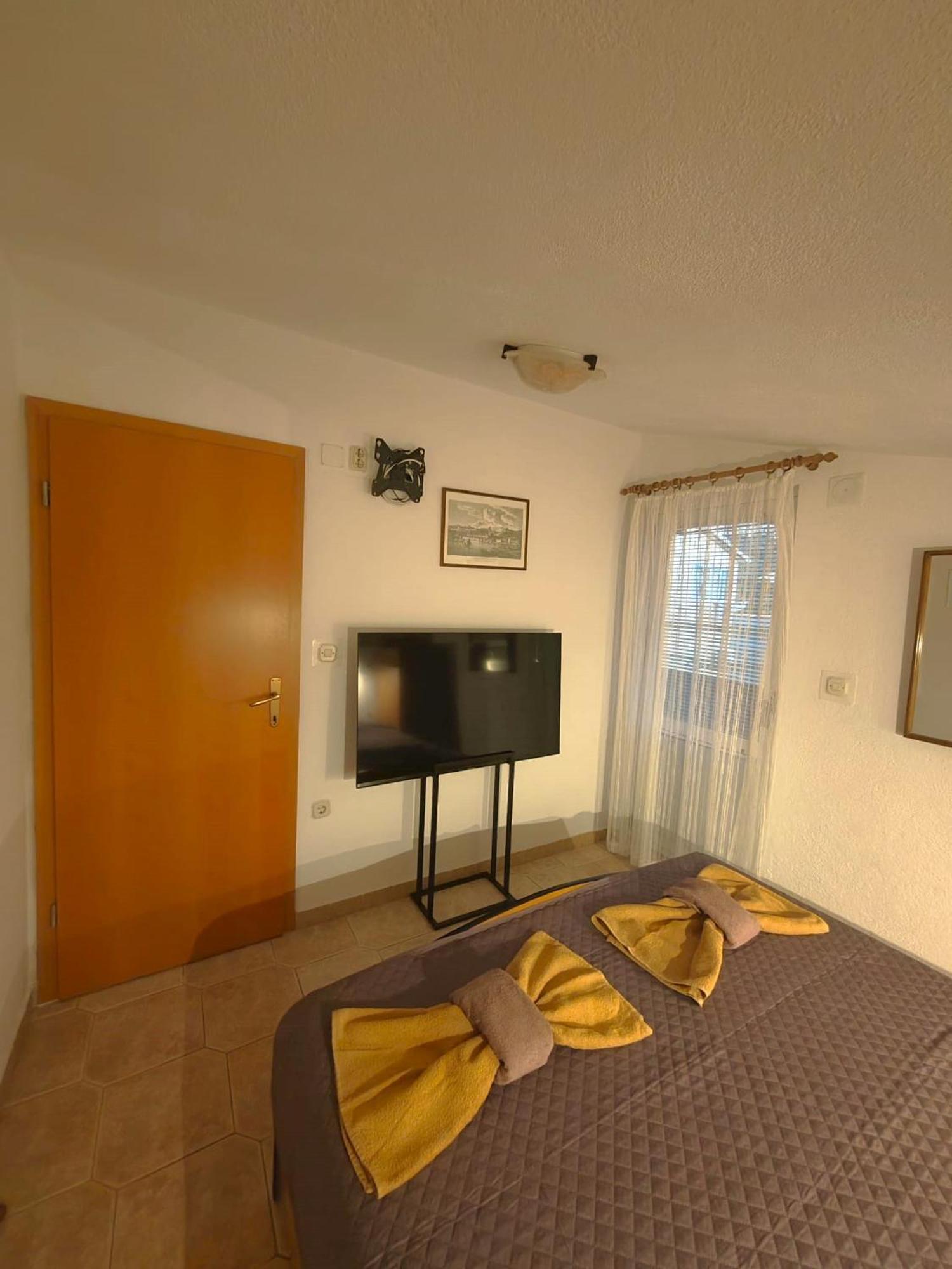 Apartments Turan Centrally Located With Free Parking Igrane Eksteriør billede